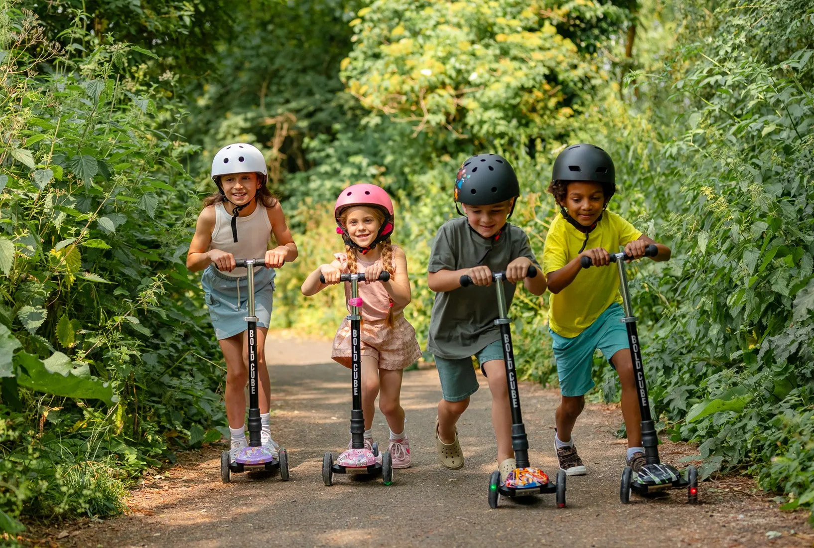 BOLD CUBE Big 3 Wheel Scooters - Assortierte Farben