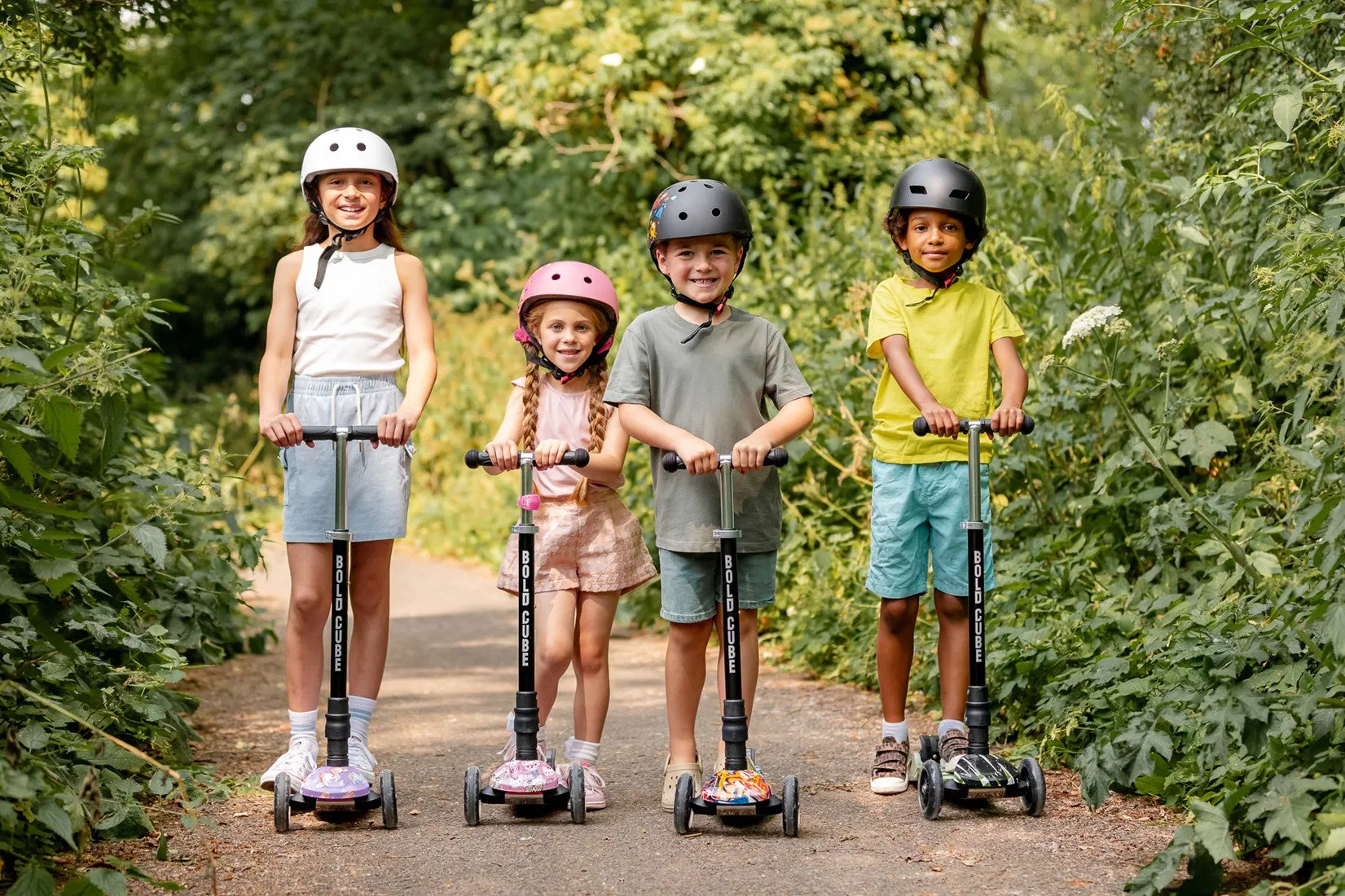 BOLD CUBE Big 3 Wheel Scooters - Assortierte Farben